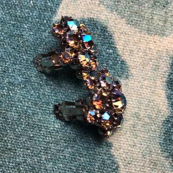 VINTAGE RHINESTONE CLIP EARRINGS - Picture 8 of 13
